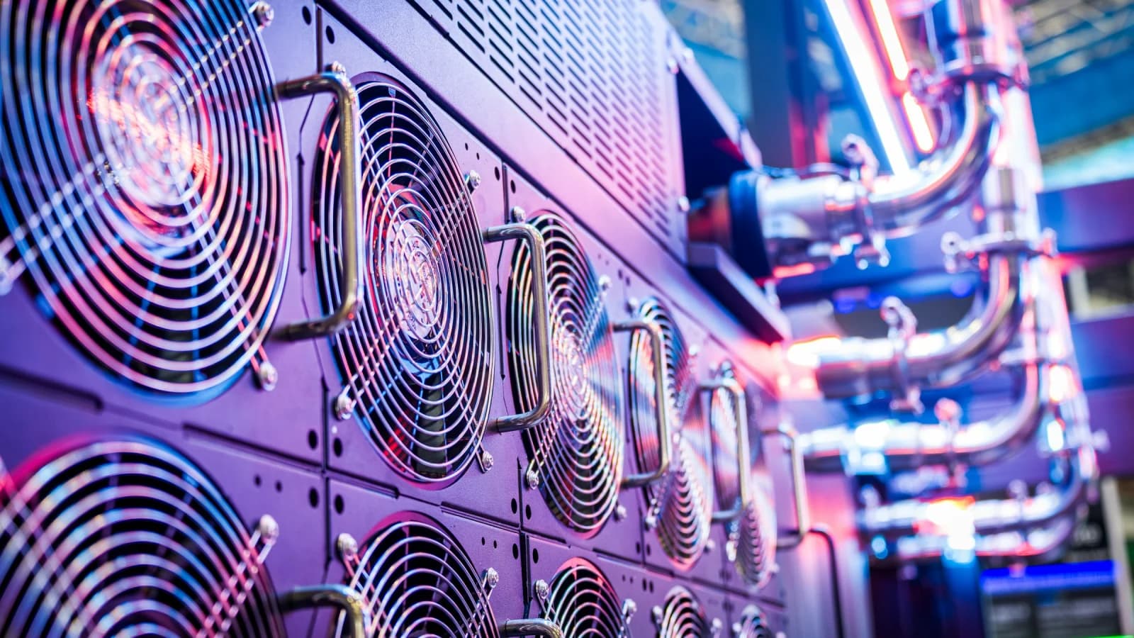 Air Cooling vs. Liquid Cooling in High-Density Data Centers